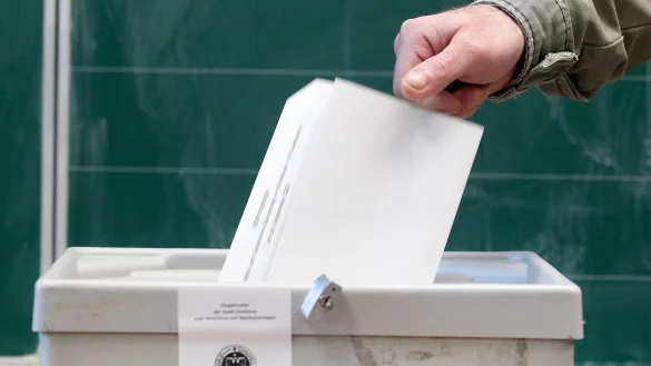 Nordrhein-Westfalens Landtagspräsident André Kuper mahnt an, demokratische Errungenschaften täglich zu verteidigen - auch durch Beteiligung an der Bundestagswahl. (Archivbild) - © Roland Weihrauch/dpa