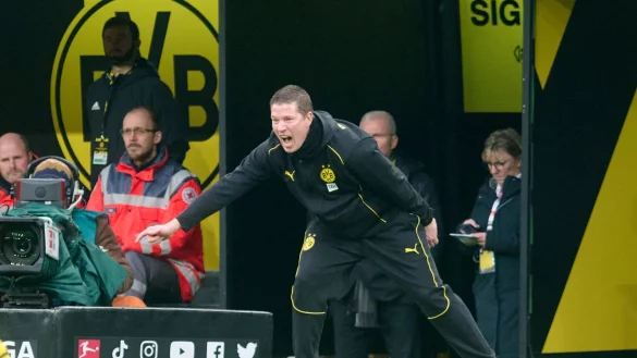 Mike Tullberg fungiert auch gegen Donezk als Interimscoach. - © Bernd Thissen/dpa