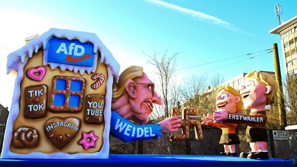 Alice Weidel als garstige Hexe. - © Federico Gambarini/dpa