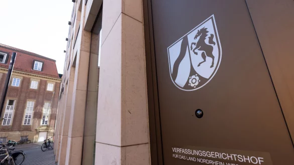 Die SPD-Fraktion im Landtag hat am Verfassungsgerichtshof des Landes Nordrhein-Westfalen (NRW) eine Klage eingereicht. (Archivbild) - &copy; Dieter Menne/dpa