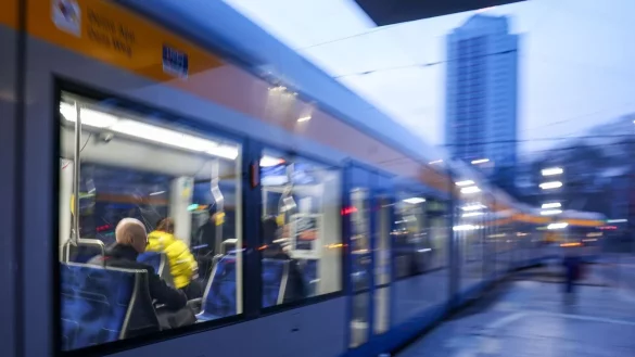 Den &Ouml;PNV nutzten im ersten Halbjahr 5,7 Milliarden Menschen. (Archivbild) - &copy; Jan Woitas/dpa