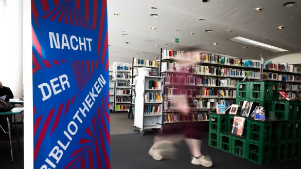 Die Nacht der Bibliotheken findet zum ersten Mal bundesweit statt. - © Christoph Soeder/dpa