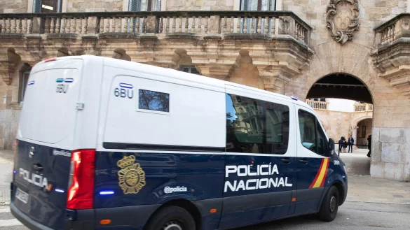 Der Verurteilte hatte sich laut Anklage im Oktober 2023 in einem Streit auf sein Opfer gest&uuml;rzt und elf Mal zugestochen. - &copy; Clara Margais/dpa