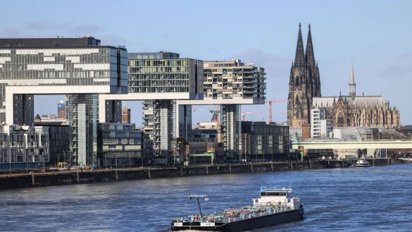 Der Mann war wahrscheinlich wegen einer Mutprobe ins Wasser gegangen. - © Oliver Berg/dpa