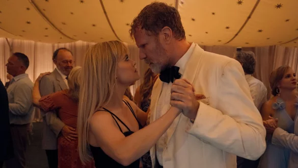 Jim (Will Ferrell) und Margot (Reese Witherspoon) geraten in «Ihr seid herzlich eingeladen» aneinander, weil sie dasselbe Hotel für eine Hochzeitsfeier gebucht haben. - © K.A./Prime Video/dpa
