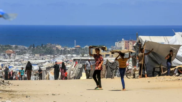 Menschen im Gazastreifen hoffen auf eine Waffenruhe. - © Abed Rahim Khatib/dpa