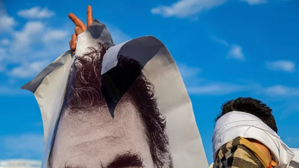 Wenige Tage nach dem Aufruf von Gründer Öcalan verkündet die PKK nun einen Waffenstillstand - © Metin Yoksu/AP/dpa