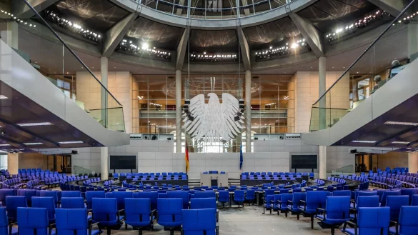 Die Sitzverteilung im Bundestag bleibt nach dem endgültigen Ergebnis gleich. - © Michael Kappeler/dpa