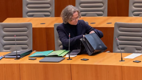 Für Nordrhein-Westfalens Kommunalministerin Ina Scharrenbach (CDU) reicht Geld allein nicht für die Modernisierung Deutschlands aus. - © Rolf Vennenbernd/dpa