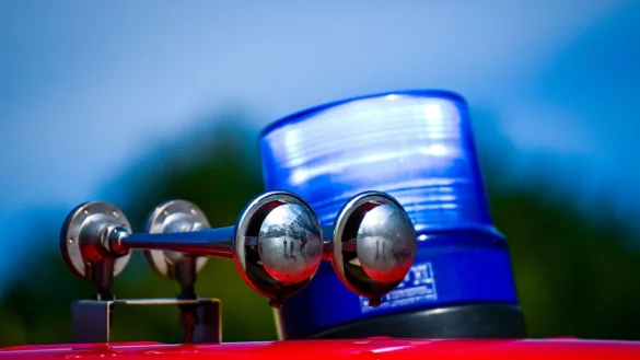 Bei einem Brand in einem Imbiss wurden vier Menschen teils schwer verletzt. (Symbolfoto) - © Sina Schuldt/dpa