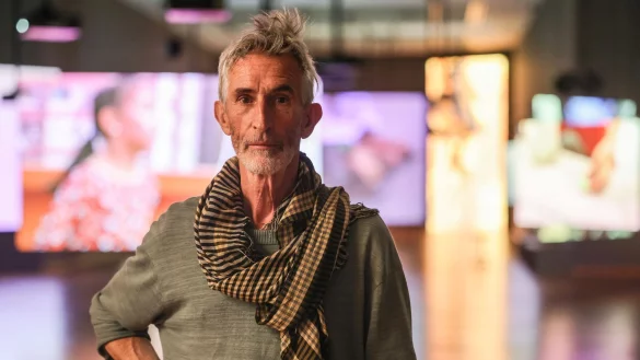 Der belgische K&uuml;nstler Francis Alys hat in aller Welt Kinder beim Spielen gefilmt. - &copy; Oliver Berg/dpa