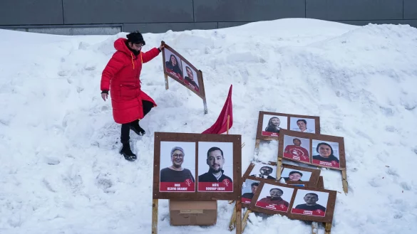 Der von der Trump-Debatte bestimmte Wahlkampf auf Grönland ist vorbei, nun wird abgestimmt. (Archivbild) - © Evgeniy Maloletka/AP/dpa