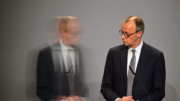 Merz will in den USA selbstbewusst auftreten. (Archivbild) - © Sebastian Christoph Gollnow/dpa