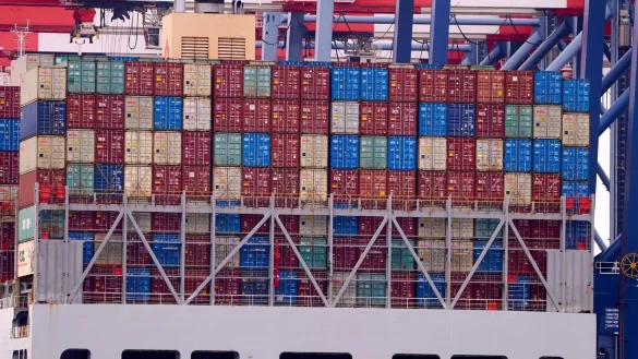 Die USA verhandeln trotz des Gerichtsurteils weiter mit Ländern zu Handelsabkommen. (Symbolbild) - © Damian Dovarganes/AP/dpa