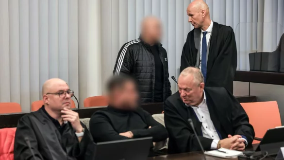 In Wuppertal wird der Prozess wegen eines Erpressungsversuchs gegen die Familie von Ex-Formel-1-Weltmeister Michael Schumacher fortgesetzt. (Archivfoto vom Prozessauftakt) - © Oliver Berg/dpa