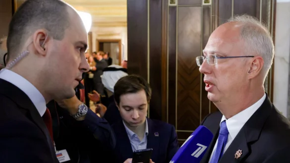 Moskau nennt eine Reise des Kreml-Beraters Kirill Dmitrijew in die USA möglich. Dmitrijew steht derzeit auf Sanktionslisten des Weißen Hauses. (Archivbild) - © Evelyn Hockstein/Pool Reuters/AP/dpa