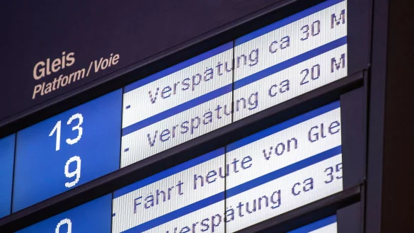 Die Züge der Deutschen Bahn waren 2024 noch unpünktlicher unterwegs als in den Vorjahren. (Archivbild) - © Fabian Sommer/dpa