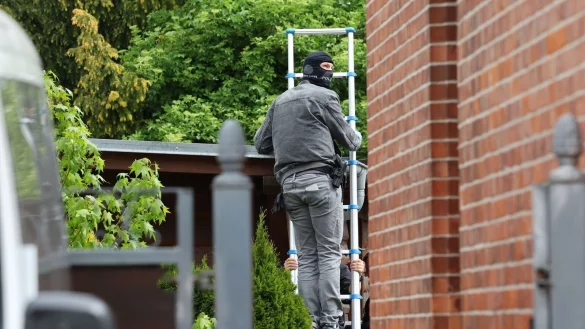 Festnahmen gab es laut Bundesanwaltschaft unter anderem in Neubukow (Landkreis Rostock) und in Wismar. - © Bernd Wüstneck/dpa