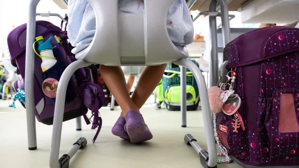 Laut Bundesstatistik waren die Pro-Kopf-Ausgaben für Schülerinnen und Schüler 2023 im Ländervergleich am niedrigsten in NRW (Symbolbild) - © Sven Hoppe/dpa