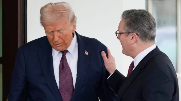 Bei der Zusammenkunft in Washington sprachen Trump und Starmer auch über den Krieg in der Ukraine. - © Ben Curtis/AP/dpa