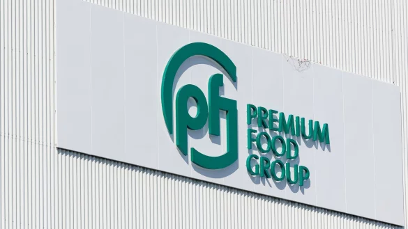 Die Tönnies-Gruppe heißt seit Anfang des Jahres Premium Food Group. (Archivbild) - © Friso Gentsch/dpa