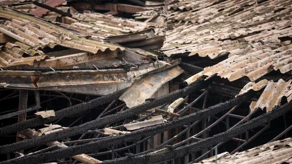 Die Gesamtzahl der Todesopfer des verheerenden Brandes in einem Nachtklub im nordmazedonischen Kocani liegt nun bei 60. Drei Wochen danach erlag der Manager des Lokals seinen schweren Brandverletzungen. - © Armin Durgut/AP/dpa