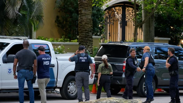 Die Razzia 2024 in Miami Beach. (Archivbild) - © Rebecca Blackwell/AP