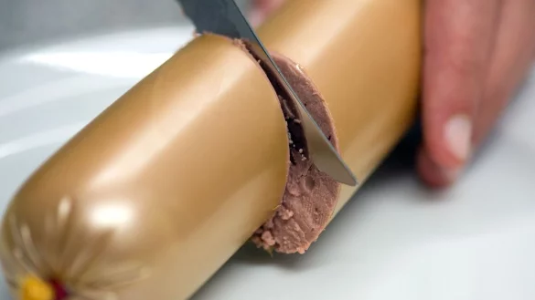 Bundesverwaltungsgericht urteilt zu Streit um Wurstverpackung (Symbolbild). - © Federico Gambarini/dpa