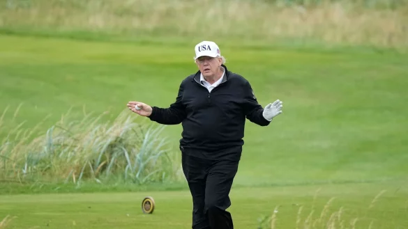 Trump trifft sich am Nachmittag mit EU-Kommissionspr&auml;sidentin Ursuala von der Leyen. - &copy; Alastair Grant/AP/dpa