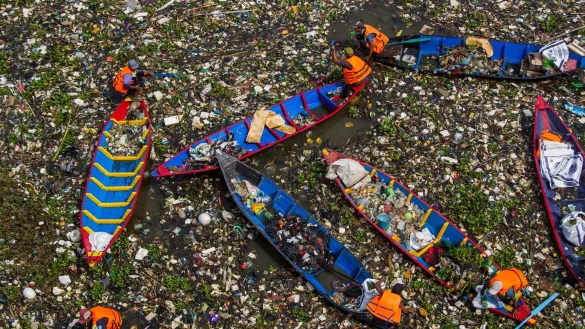 Bilder wie diese zeigen, warum der Citarum oft &laquo;dreckigster Fluss der Welt&raquo; genannt wird. - &copy; Algi Febri Sugita/ZUMA Press Wire/dpa