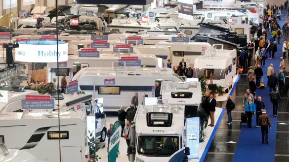 Die Nachfrage nach Reisemobilen bleibt in NRW gro&szlig;. (Archivbild) - &copy; Roland Weihrauch/dpa