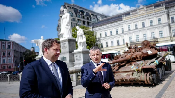 Finanzminister Lars Klingbeil trifft seinen Amtskollegen Serhij Marchenko in Kiew. - © Kay Nietfeld/dpa
