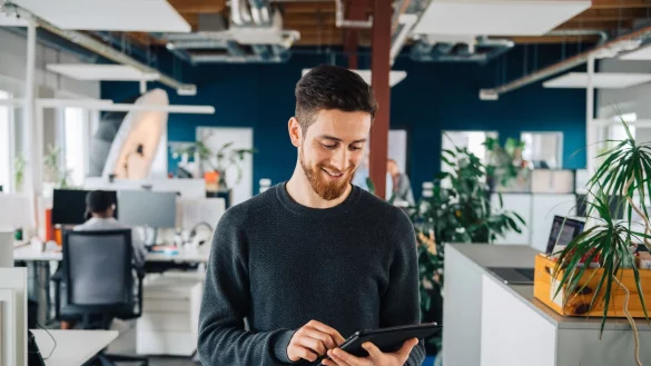 Wie zufrieden bin ich mit meinem Beruf? Statt nur aufs Bauchgefühl zu hören, sollte man erörtern, welche Punkte für das persönliche Jobglück nicht verhandelbar sind. - © Zacharie Scheurer/dpa-tmn
