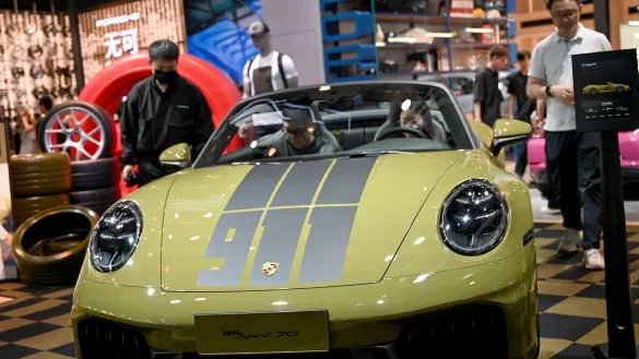 Porsche ist schwächer als erwartet ins neue Jahr gestartet. (Archivbild) - © Johannes Neudecker/dpa