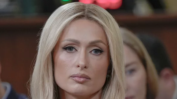 Realitystar Paris Hilton musste im Fernsehen mit ansehen, wie ihr Haus den verheerenden Großbränden bei Los Angeles zum Opfer fiel. (Archivbild) - © Mariam Zuhaib/AP