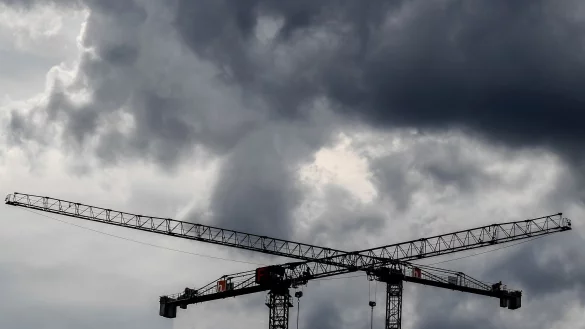 Die deutsche Wirtschaft wird nach Ifo-Einschätzung in diesem und nächsten Jahr schwächer wachsen als erwartet. (Symbolbild) - © Britta Pedersen/dpa-Zentralbild/dpa