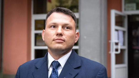 Der rechtsradikale polnische Präsidentschaftskandidat Slawomir Mentzen, der als Drittplatzierter nach der ersten Wahlrunde ausgeschieden ist, will weiter Einfluss nehmen. (Archivbild) - © Tytus Zmijewski/PAP/dpa