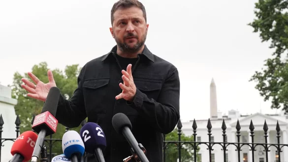 Selenskyj deutet mehr Angriffe an. (Archivbild) - © Jacquelyn Martin/AP/dpa