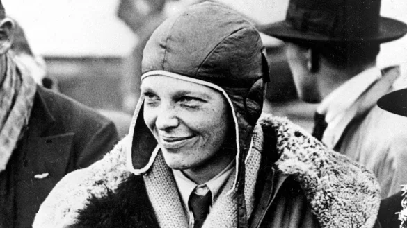 Die Pilotin Amelia Earhart hatte als erste Frau den Atlantik &uuml;berflogen. (Archivbild von 1928) - &copy; Uncredited/AP/dpa