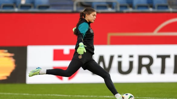 Spielt vom Sommer an in Frankfurt: Essens Keeperin Sophia Winkler. - &copy; Christoph Reichwein/dpa