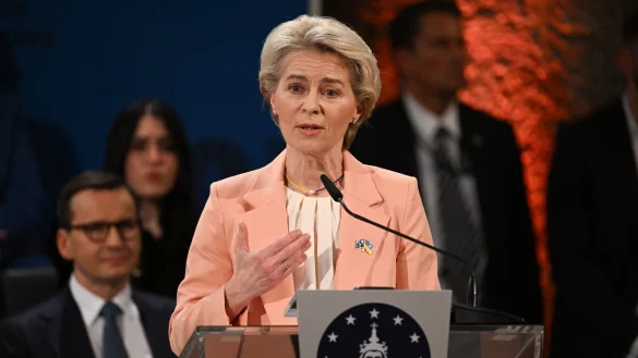 Ursula von der Leyen erhält den Karlspreis 2025 (Archivbild). - © Federico Gambarini/dpa-Pool/dpa
