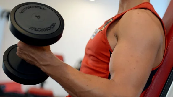 Jugendlichen kann Kraftsport mehr Selbstbewusstsein verschaffen. (Archivbild) - &copy; picture alliance / Britta Pedersen/dpa-Zentralbild/dpa