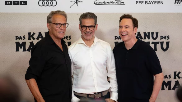 «Das Kanu des Manitu» hat knapp 25 Jahre nach dem Kinoerfolg «Der Schuh des Manitu» Weltpremiere gefeiert. - © Leonie Asendorpf/dpa