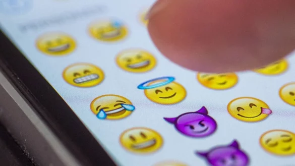 Auch im ersten Quartal 2025 gibt es wieder neue Emojis. (Symbolbild) - &copy; picture alliance / Matthias Balk/dpa