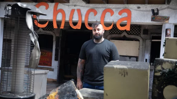 Sohel Abdoulkhanzadehs Bar «Chucca» ist in Flammen aufgegangen. - © Clara Margais/dpa