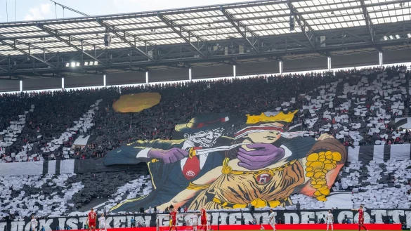 Die umstrittene Choreographie der K&ouml;lner Fanszene. - &copy; Justin Derondeau/Eibner-Pressefoto/dpa