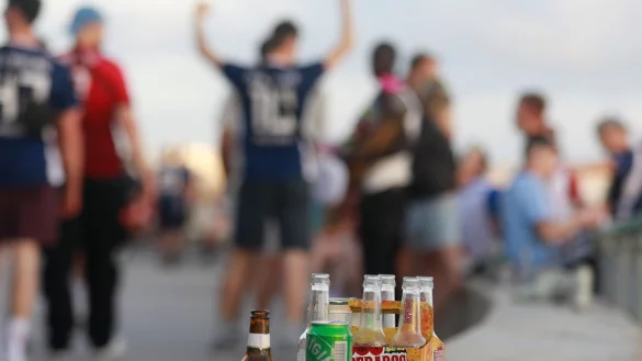 Die Stadt Palma hat vor dem Beginn der neuen Urlaubssaison auf Mallorca ein neues Sicherheitskonzept für den Ballermann vorgestellt. (Archivbild) - © Clara Margais/dpa