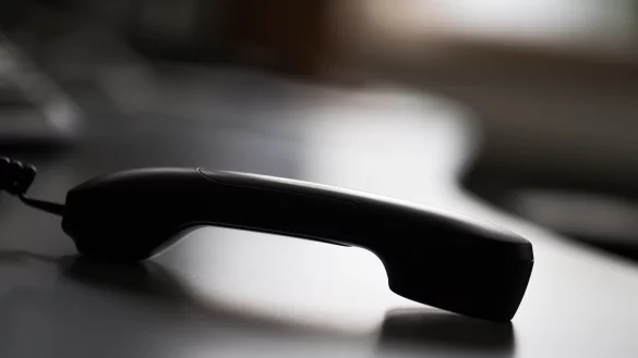 Trickbetrüger haben einen Mann aus dem Sauerland um weit mehr als 100.000 Euro gebracht. (Symbolbild) - © Rolf Vennenbernd/dpa