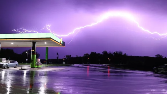 In Bayern waren zunächst keine Verletzten und größere Schäden bekannt. - © David Oßwald/NEWS5/dpa