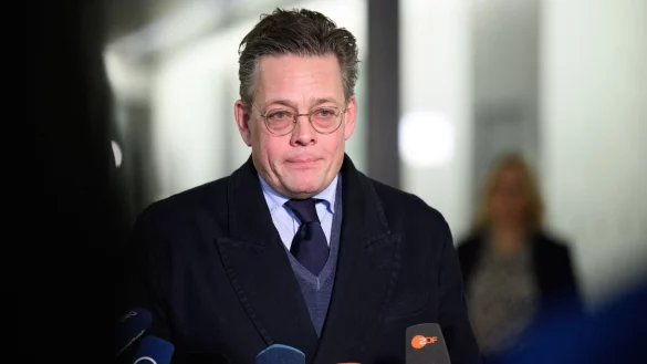 Konstantin von Notz ist Vorsitzender des Parlamentarischen Kontrollgremiums, das die Nachrichtendienste des Bundes kontrollieren soll. (Archivfoto) - © Bernd von Jutrczenka/dpa